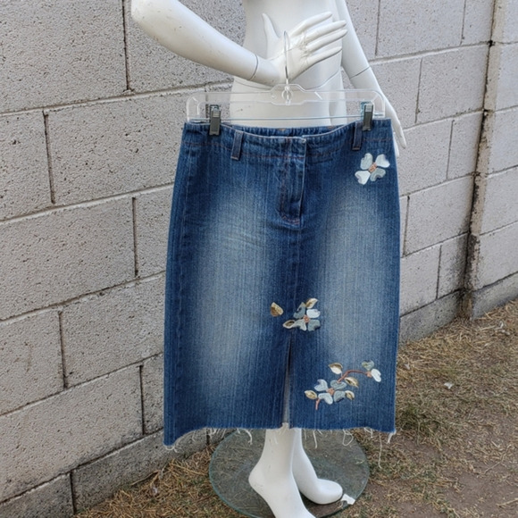 Kenneth Cole Denim Floral‎ Embroidered Skirt Women' - Picture 1 of 3